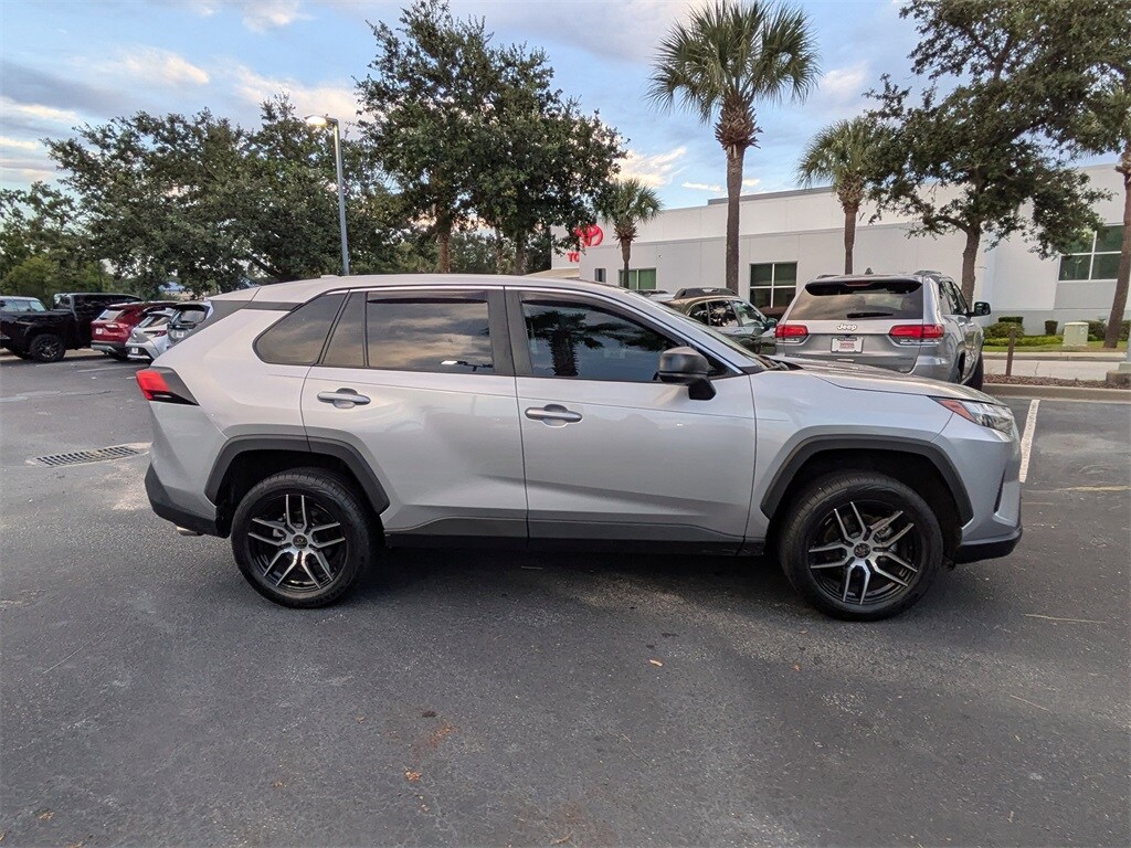 2024 Toyota RAV4 LE photo 3
