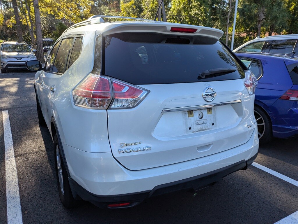 2015 Nissan Rogue SV photo 4