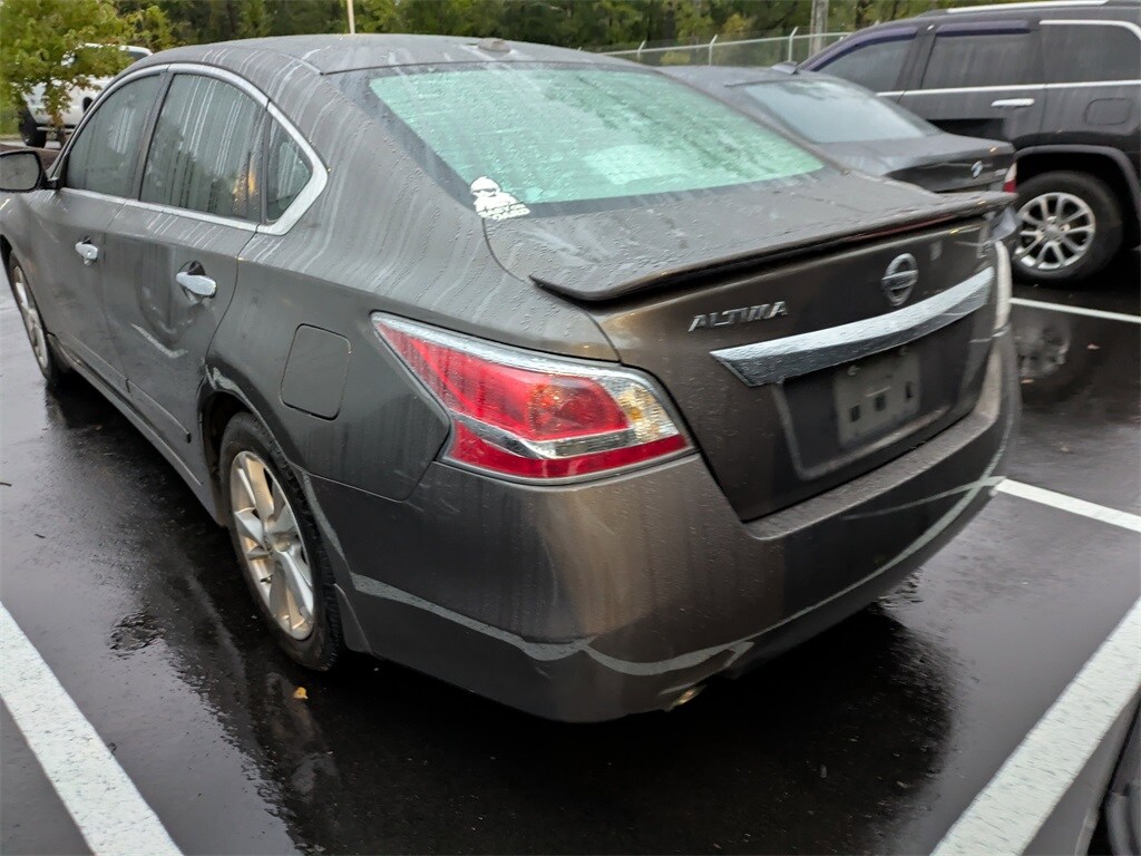 2015 Nissan Altima 2.5 SV photo 2