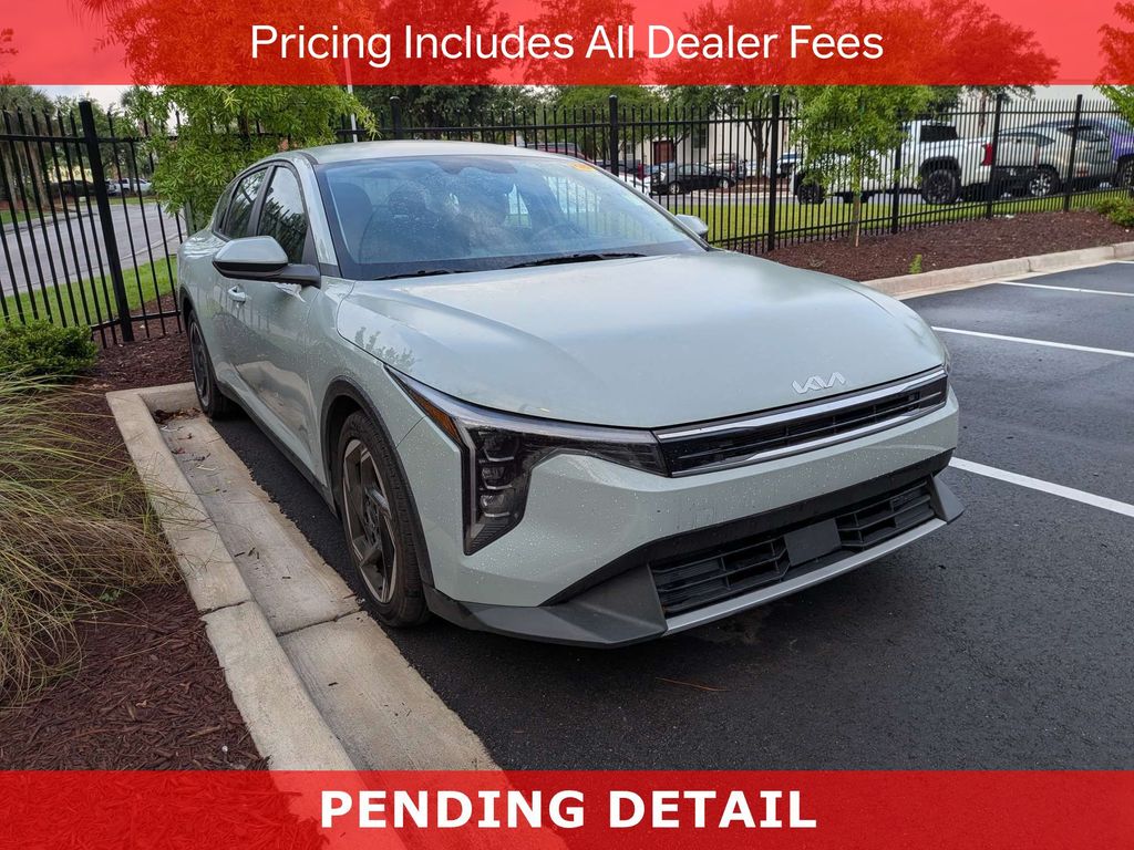 2025 Kia K4 EX AT's photo