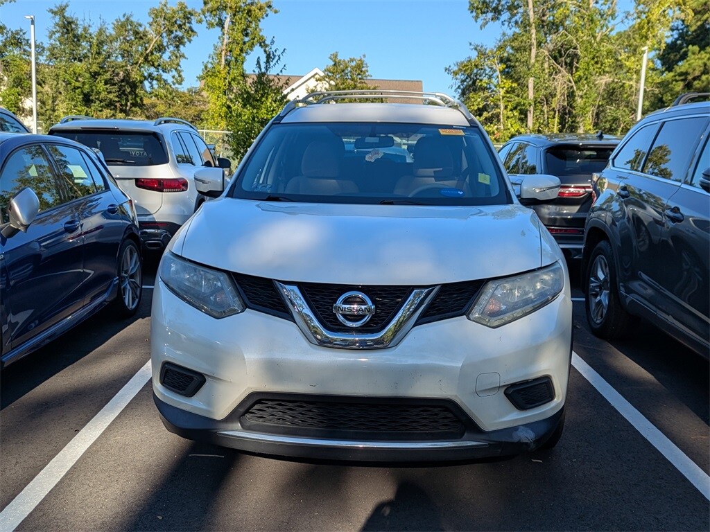 2015 Nissan Rogue SV photo 2