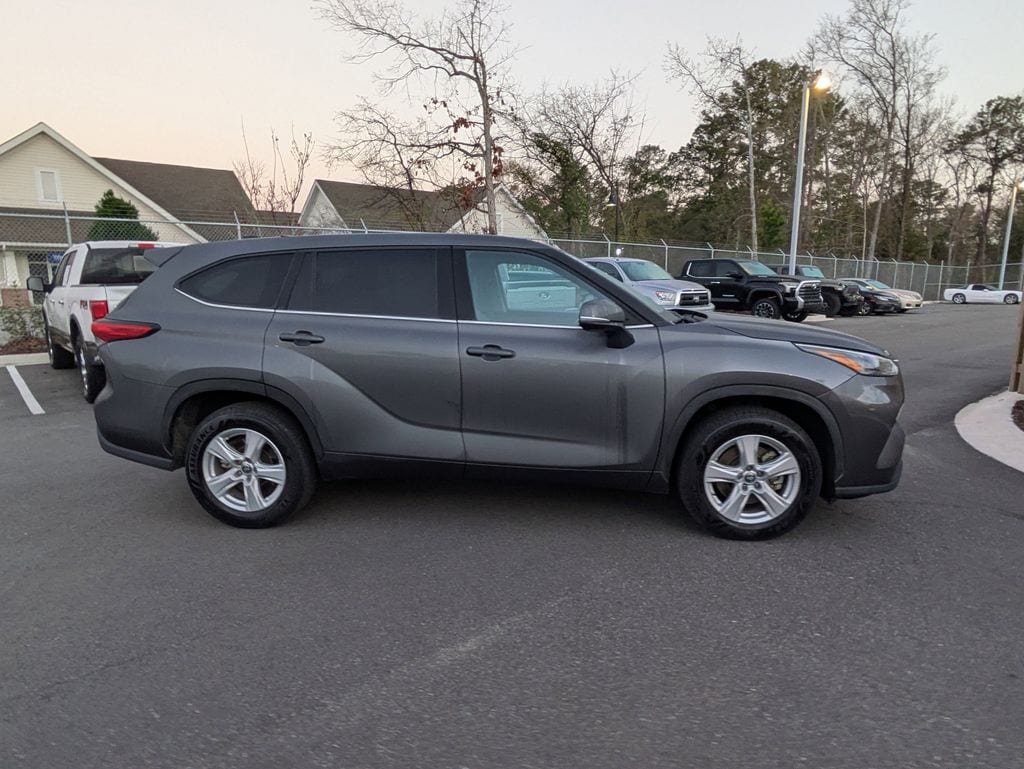 Used 2022 Toyota Highlander L SUV