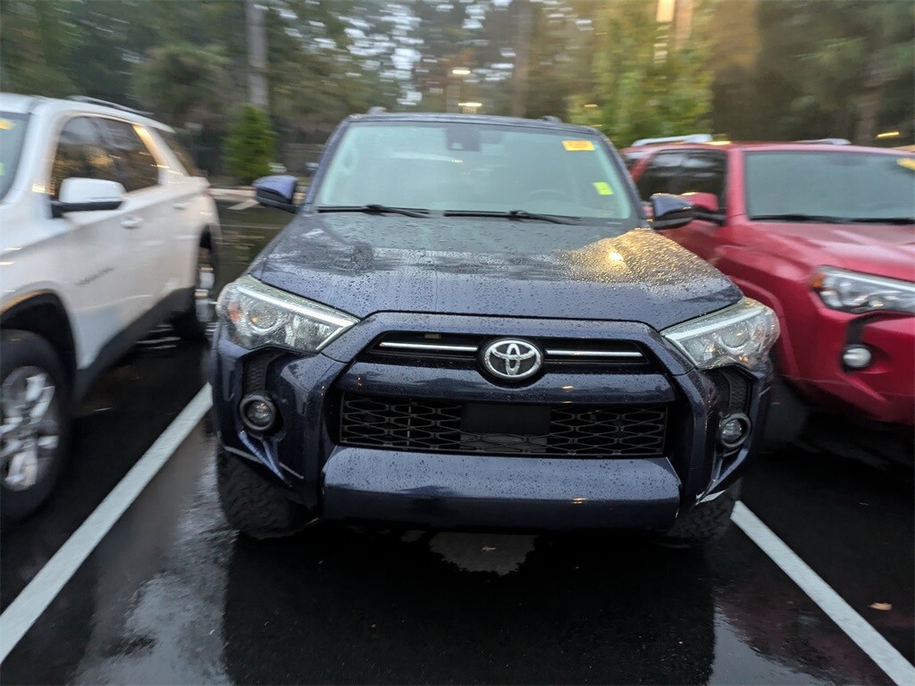 2020 Toyota 4Runner SR5 photo 2