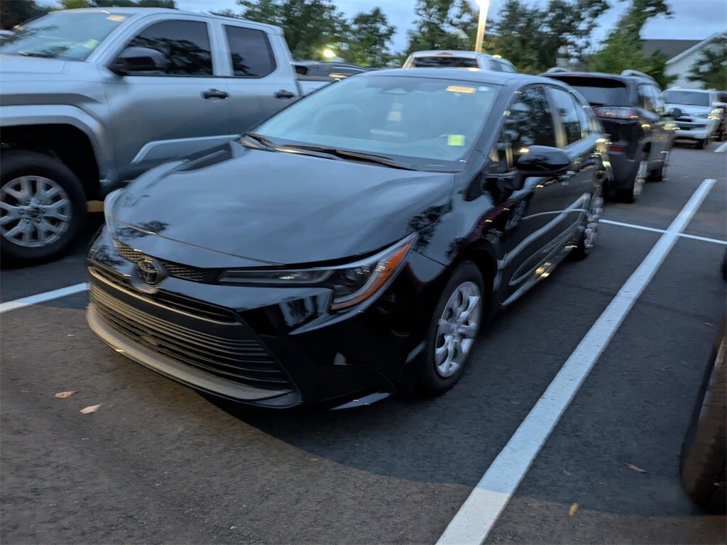 2023 Toyota Corolla LE photo 2