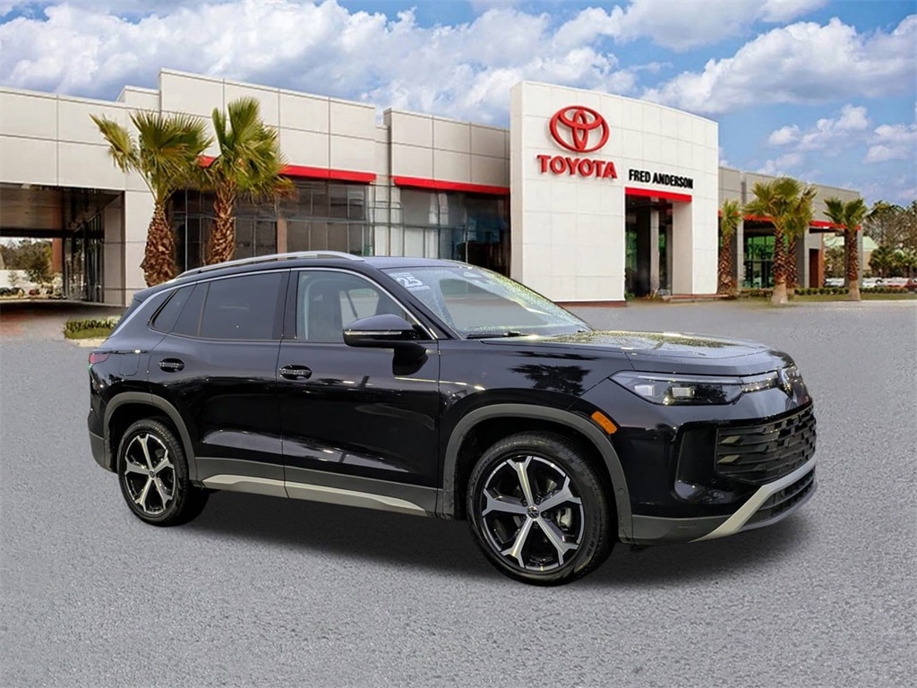 Used 2025 Volkswagen Tiguan 2.0T SE SUV