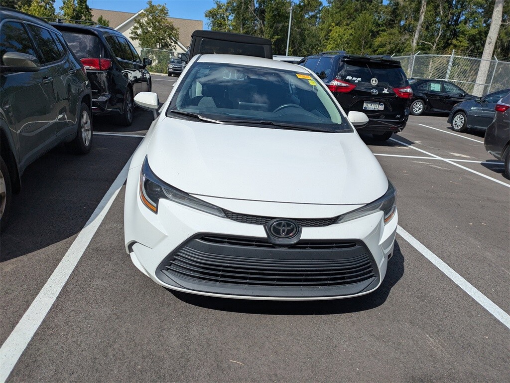 2023 Toyota Corolla LE photo 2