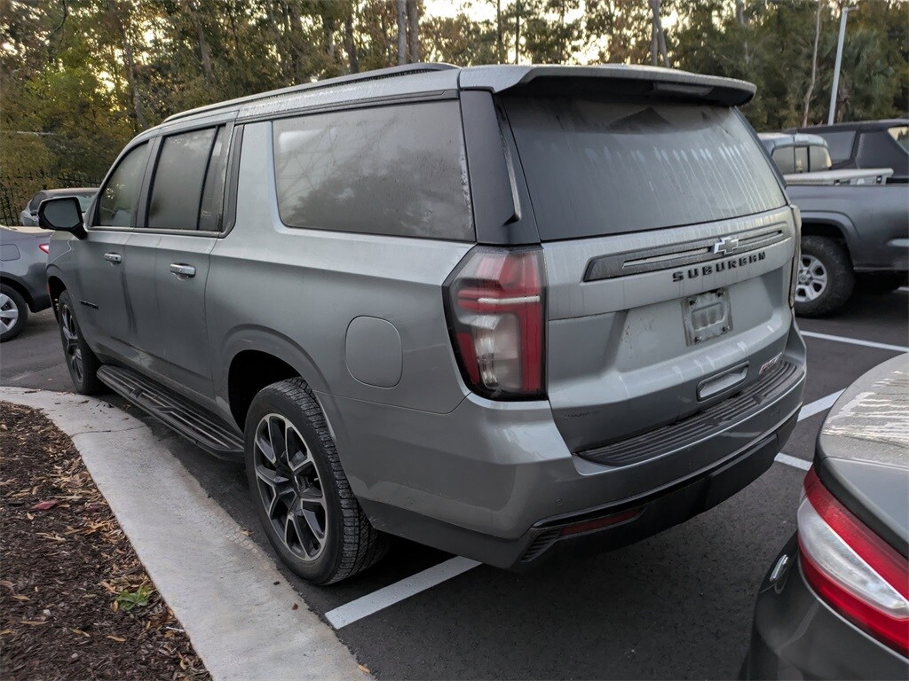 2023 Chevrolet Suburban RST photo 3