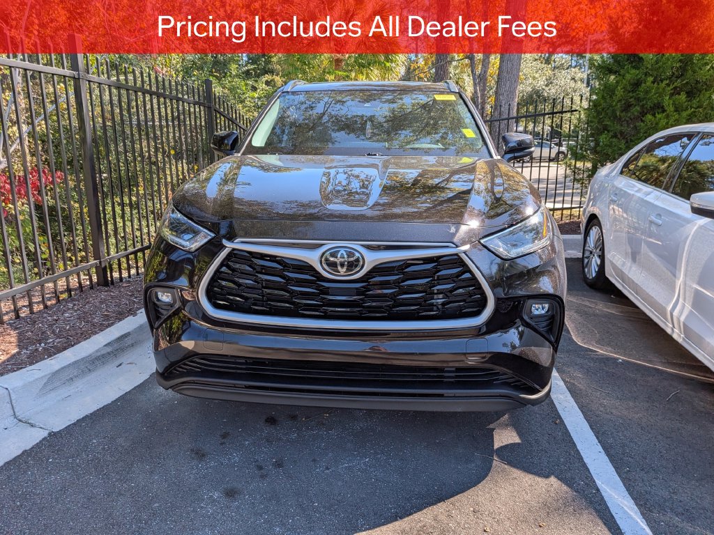 Used 2021 Toyota Highlander XLE SUV