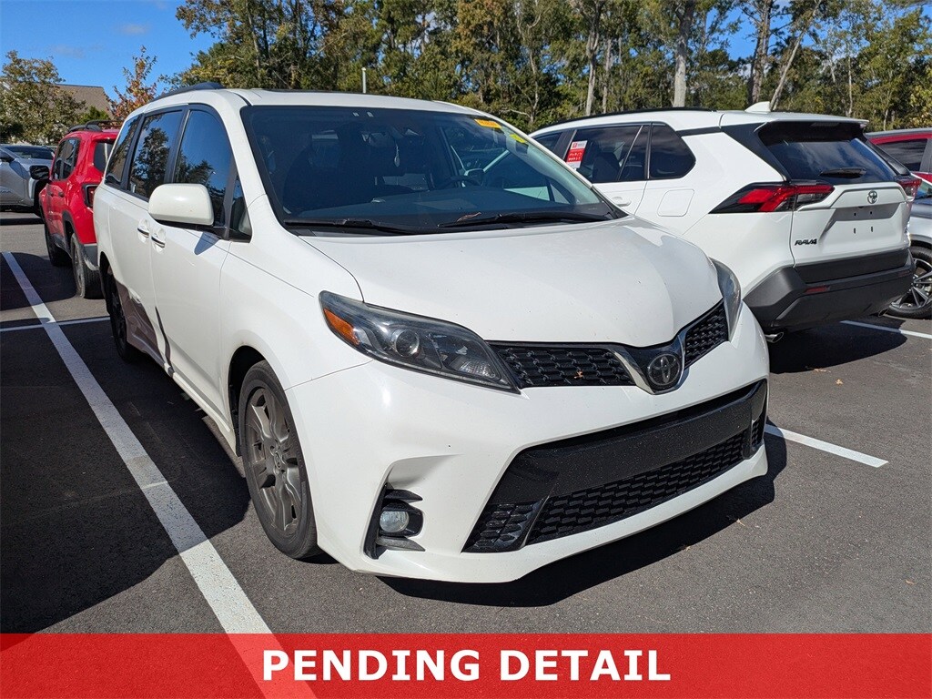 Used 2020 Toyota Sienna SE Minivan/Van