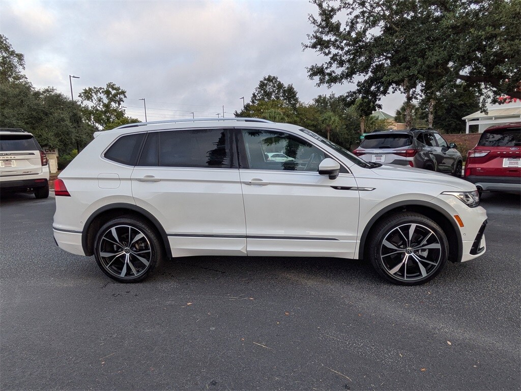 2022 Volkswagen Tiguan SEL Premium R-Line photo 2