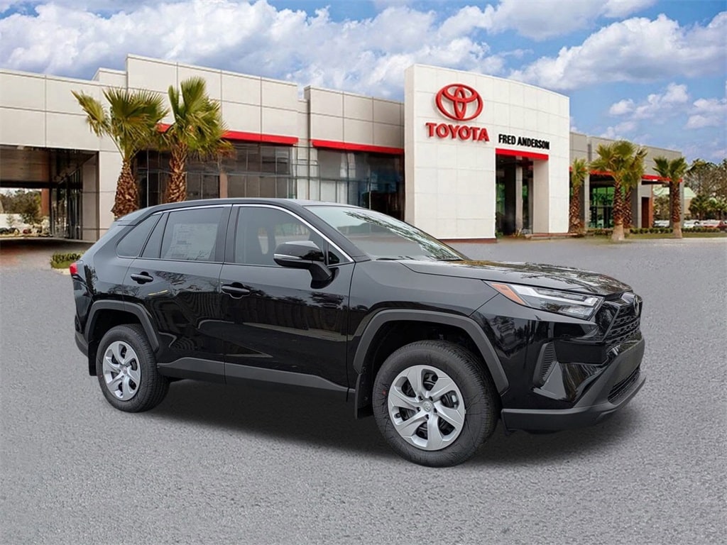 2025 Toyota RAV4 LE's photo