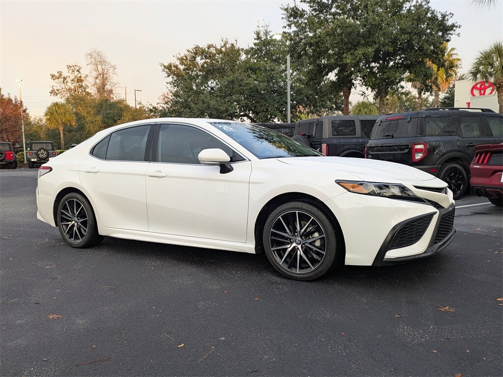 2023 Toyota Camry SE photo 2
