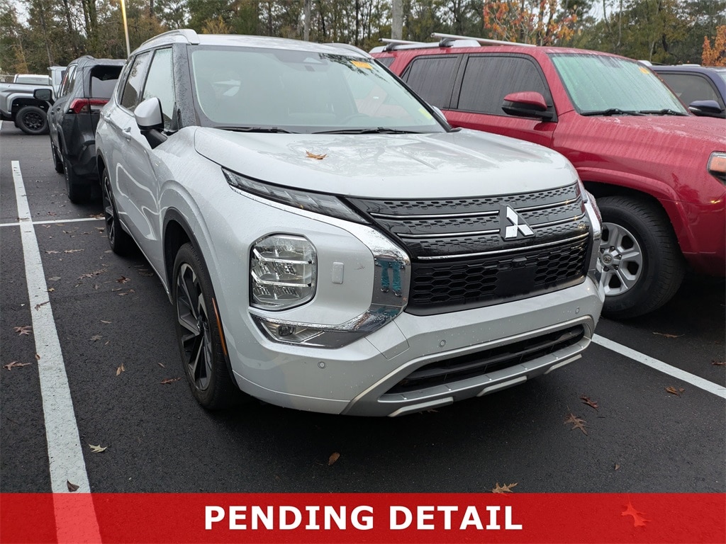2024 Mitsubishi Outlander SEL's photo