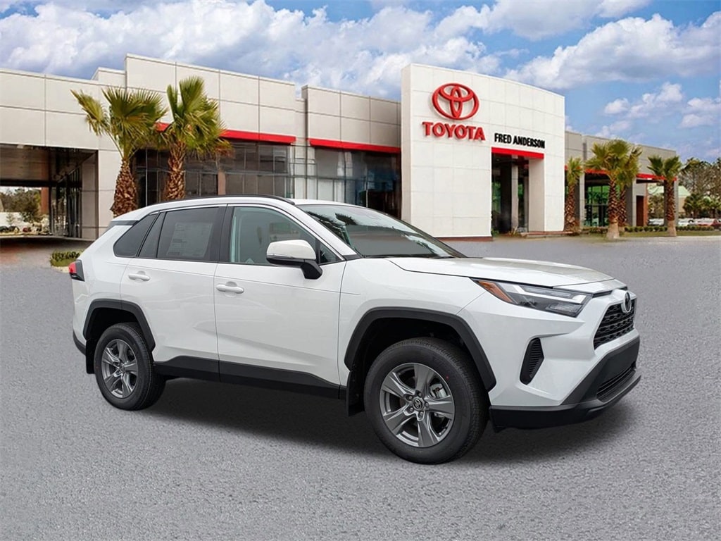 2025 Toyota RAV4 XLE's photo