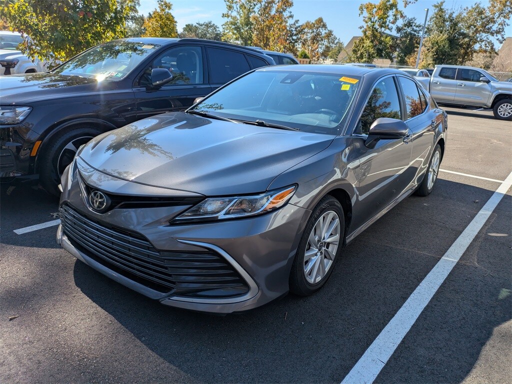2021 Toyota Camry LE photo 3