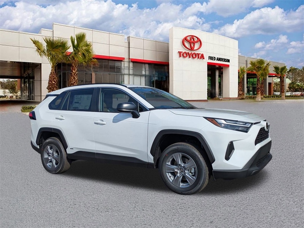 2025 Toyota RAV4 LE's photo