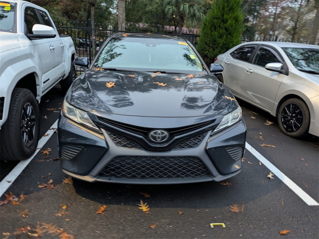 Used 2018 Toyota Camry SE Sedan