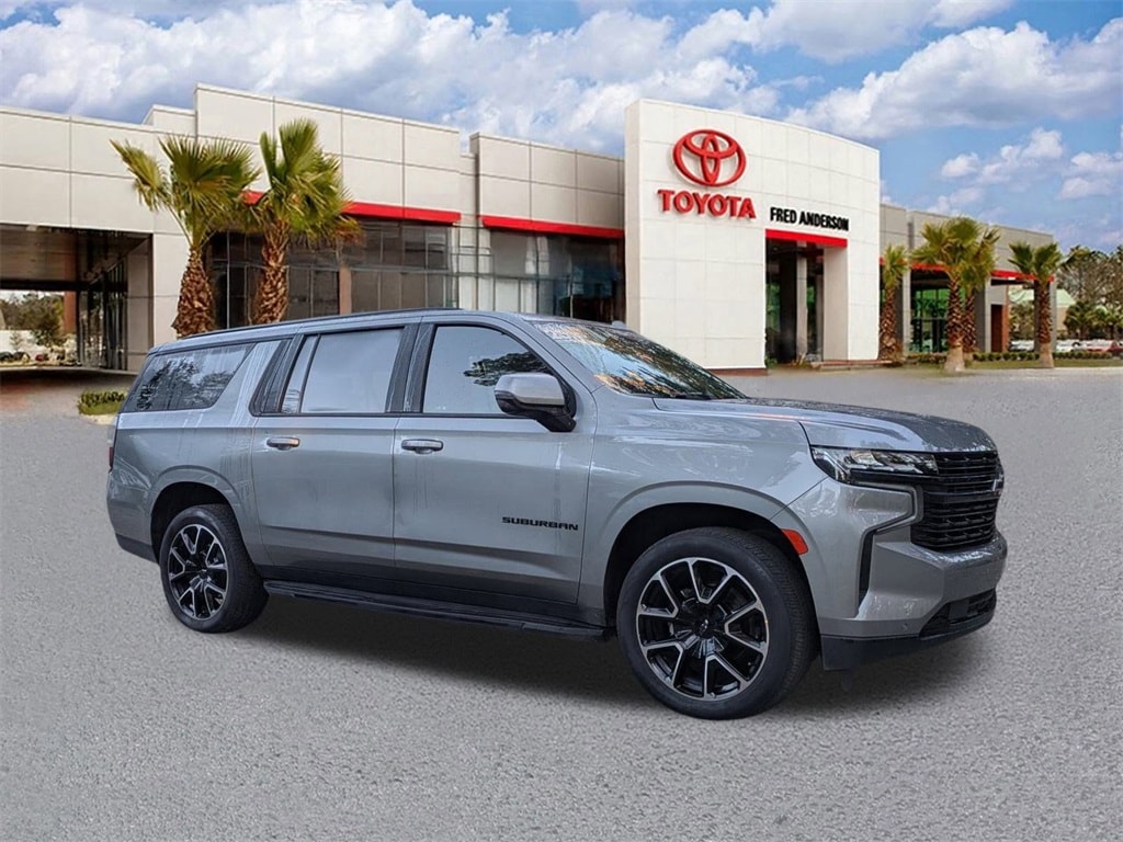 2023 Chevrolet Suburban RST's photo