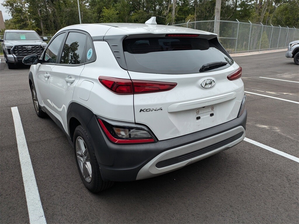 2023 Hyundai Kona SE photo 2