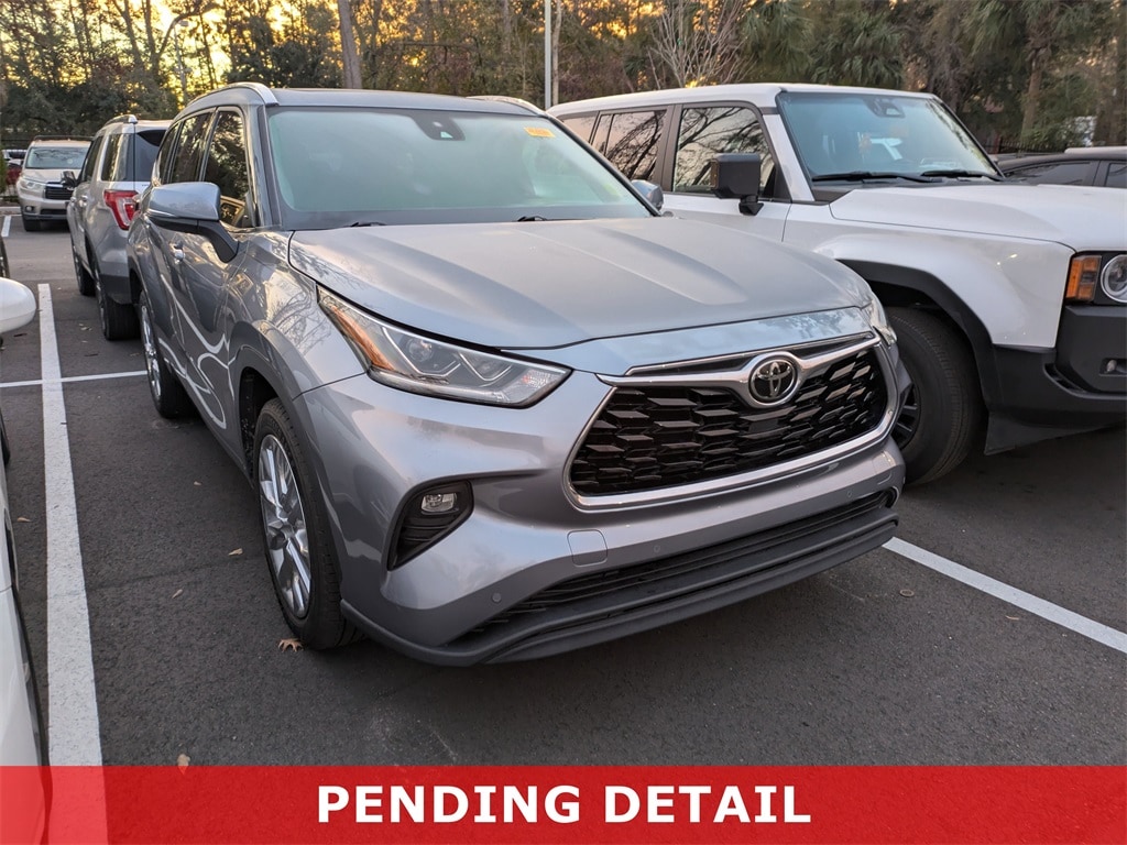 2021 Toyota Highlander Limited's photo