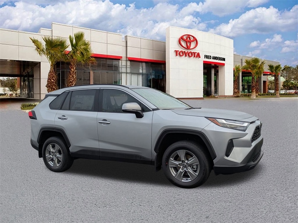 2025 Toyota RAV4 XLE's photo