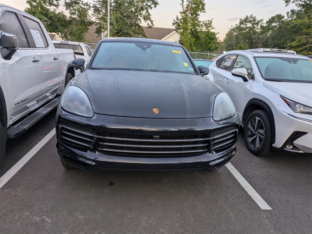 2021 Porsche Cayenne Base photo 2