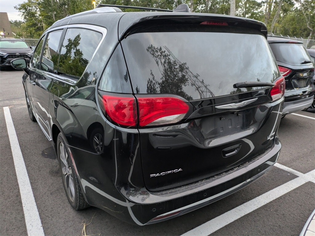 2017 Chrysler Pacifica Limited photo 4