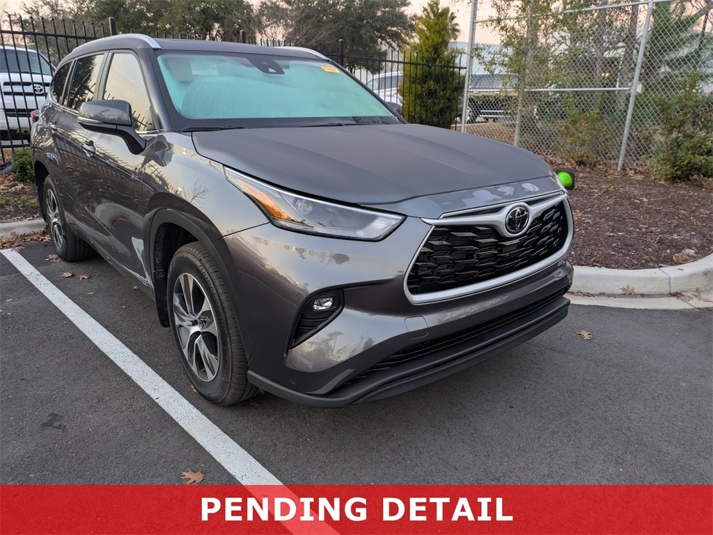2025 Toyota Highlander XLE's photo