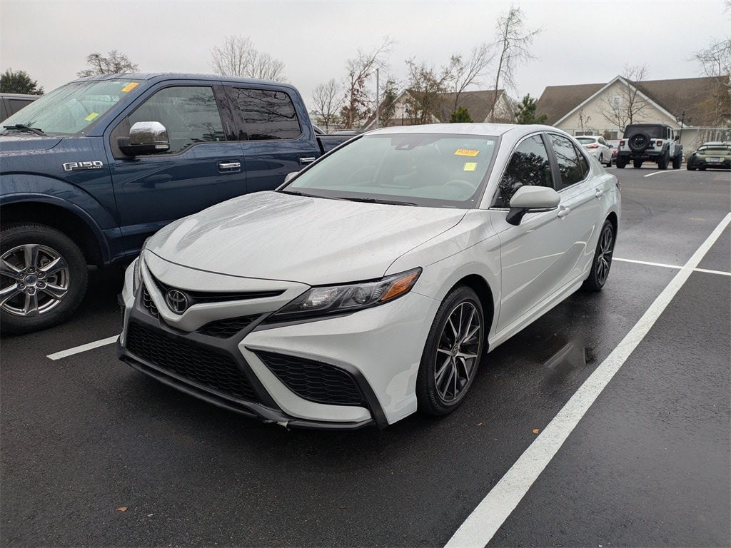 Used 2023 Toyota Camry SE Sedan
