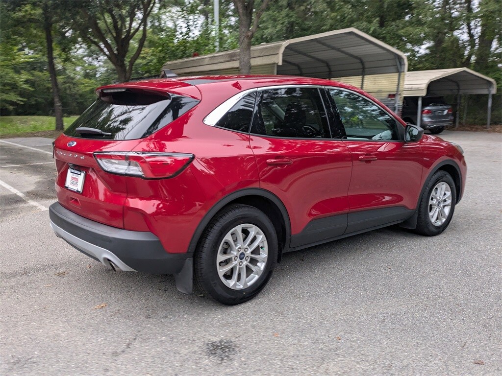 2022 Ford Escape SE photo 2