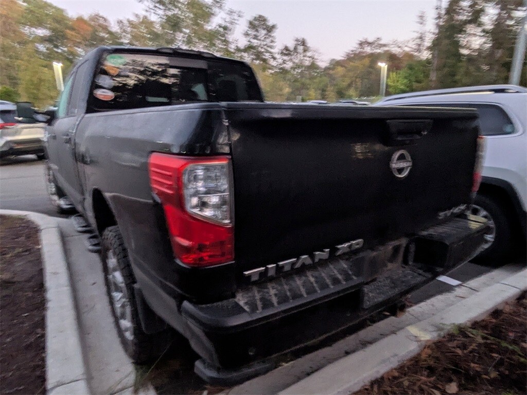 2023 Nissan Titan SV photo 3