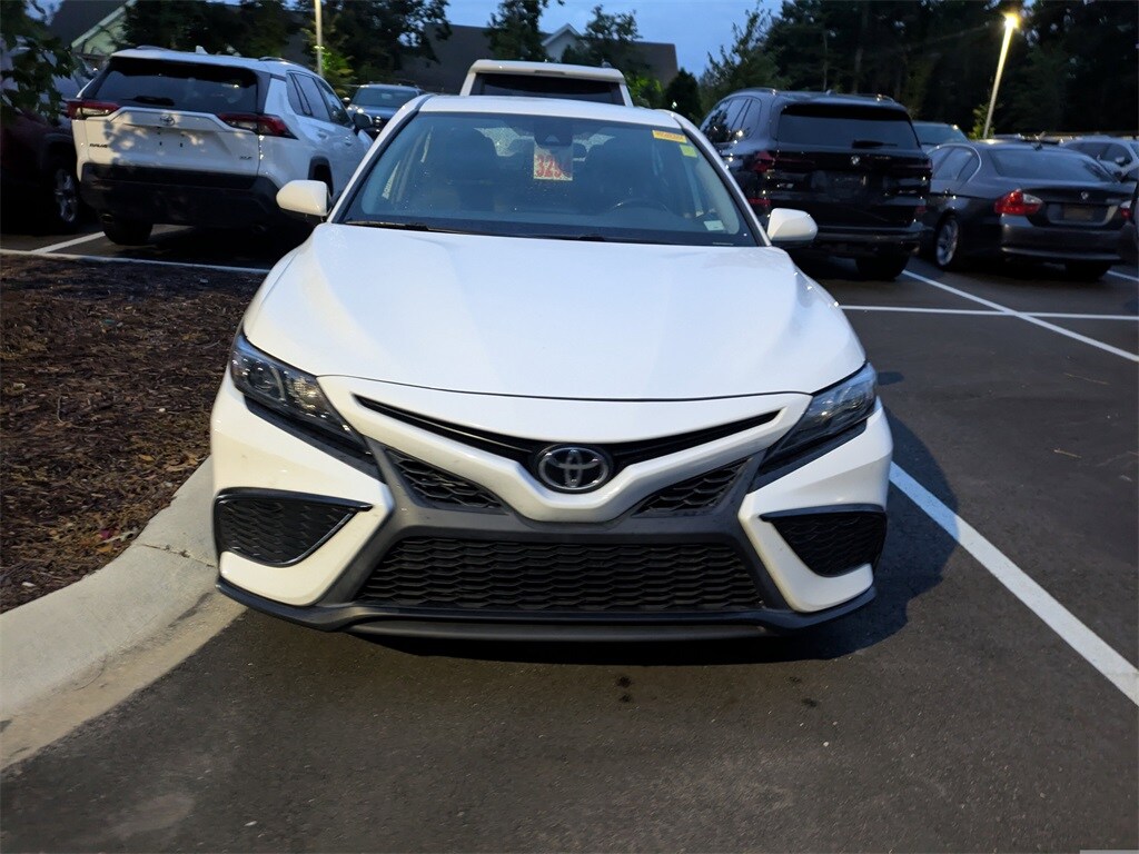 2021 Toyota Camry SE photo 2