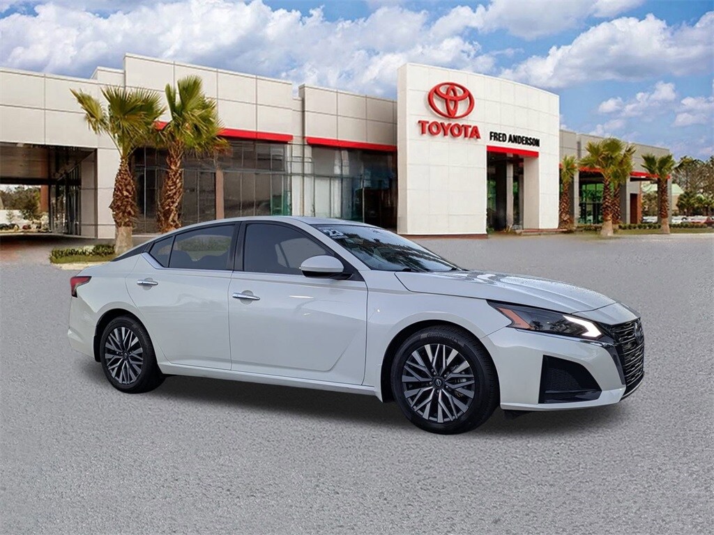 Used 2023 Nissan Altima 2.5 SV Sedan