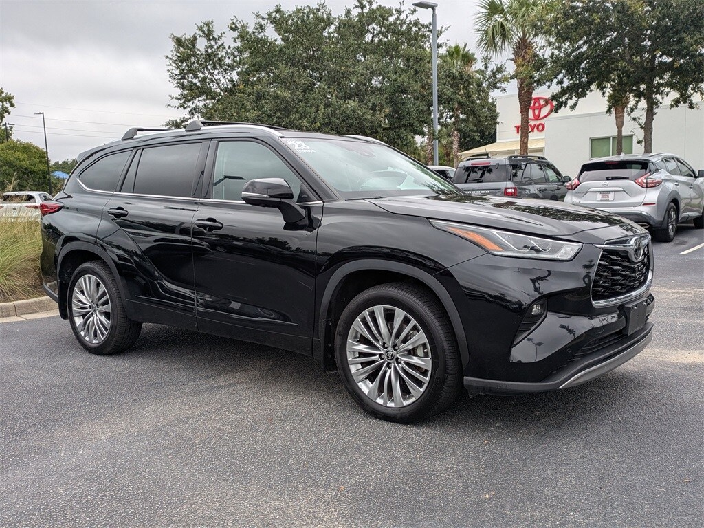 2023 Toyota Highlander Platinum photo 2