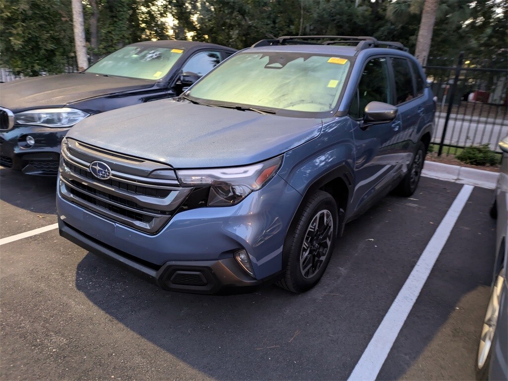 2025 Subaru Forester Premium photo 3