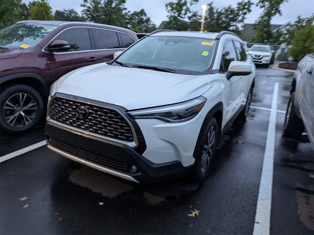 2024 Toyota Corolla Cross XLE photo 3