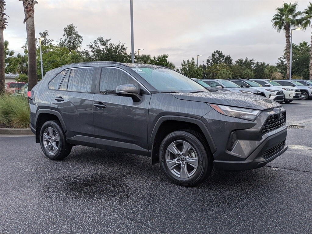 2024 Toyota RAV4 XLE photo 2