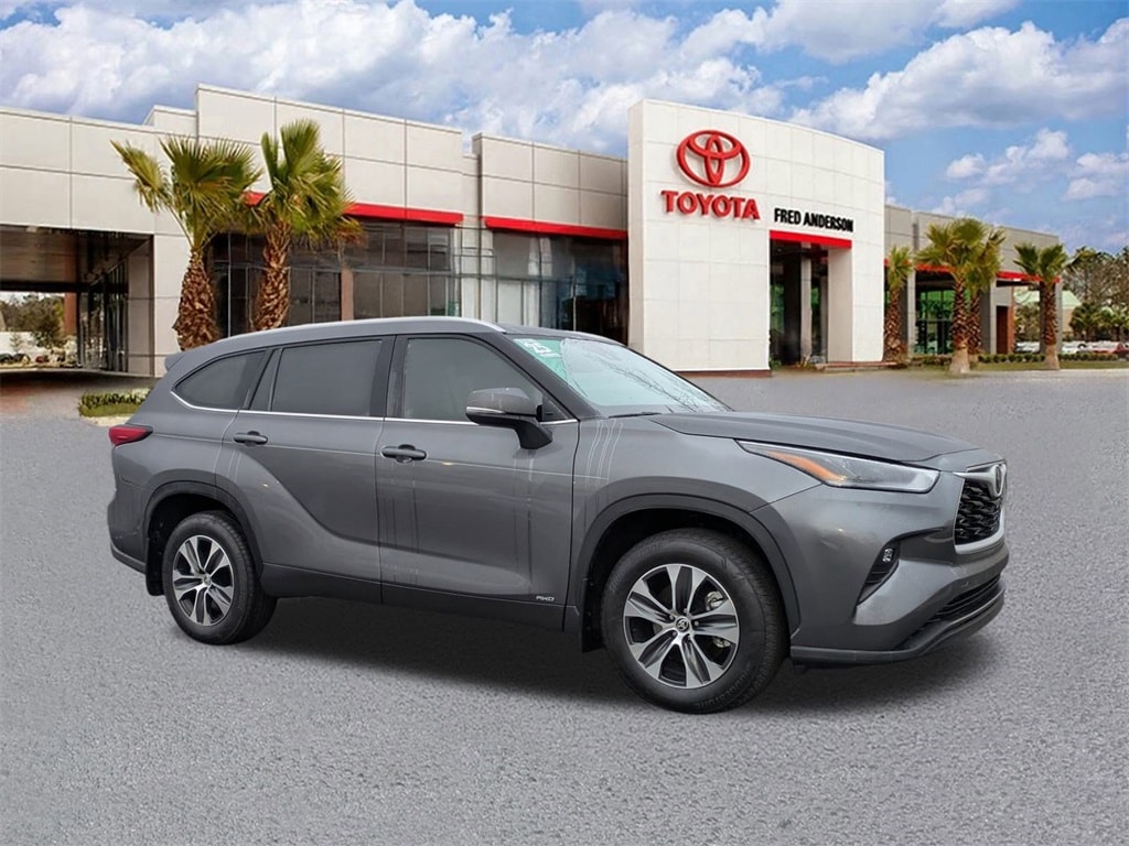 Certified 2025 Toyota Highlander Hybrid XLE SUV
