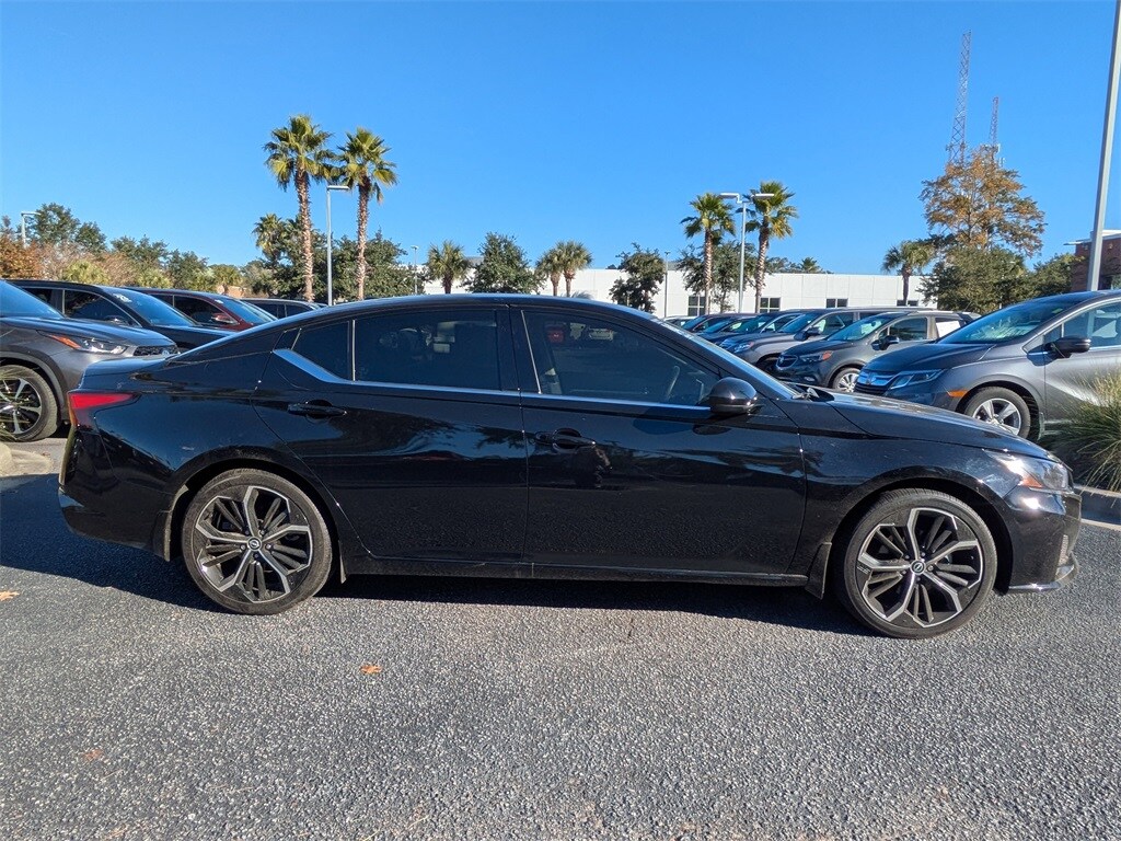 2024 Nissan Altima 2.5 SR photo 3