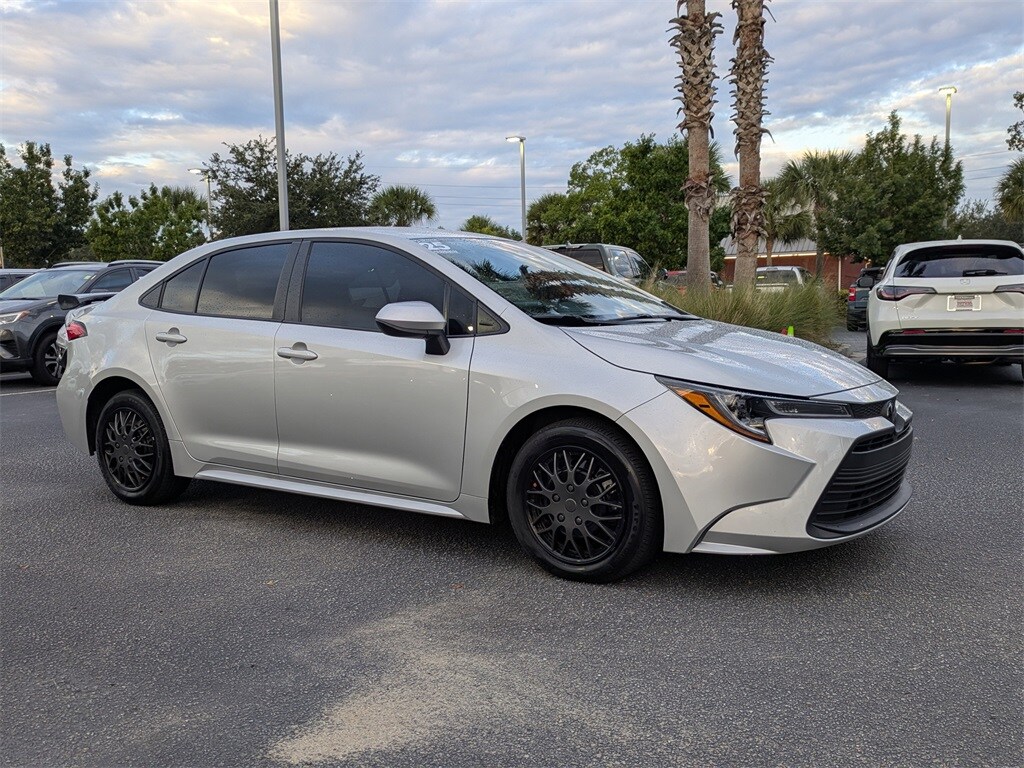 2025 Toyota Corolla LE photo 2