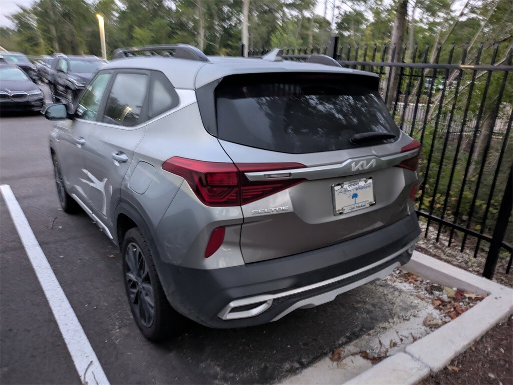 2022 Kia Seltos Nightfall Edition photo 3