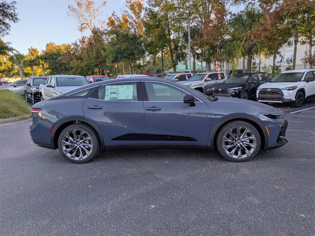 2026 Toyota Crown Limited photo 3