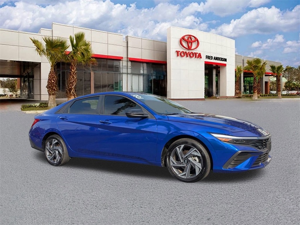 2025 Hyundai Elantra SEL's photo