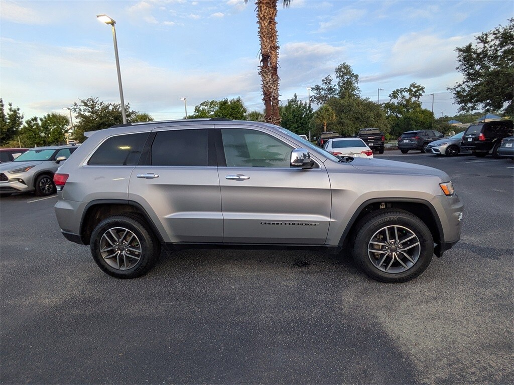 2020 Jeep Grand Cherokee Limited photo 2