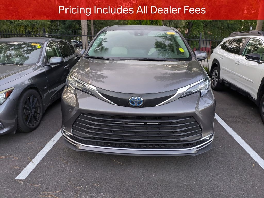 Certified 2023 Toyota Sienna XLE Minivan/Van