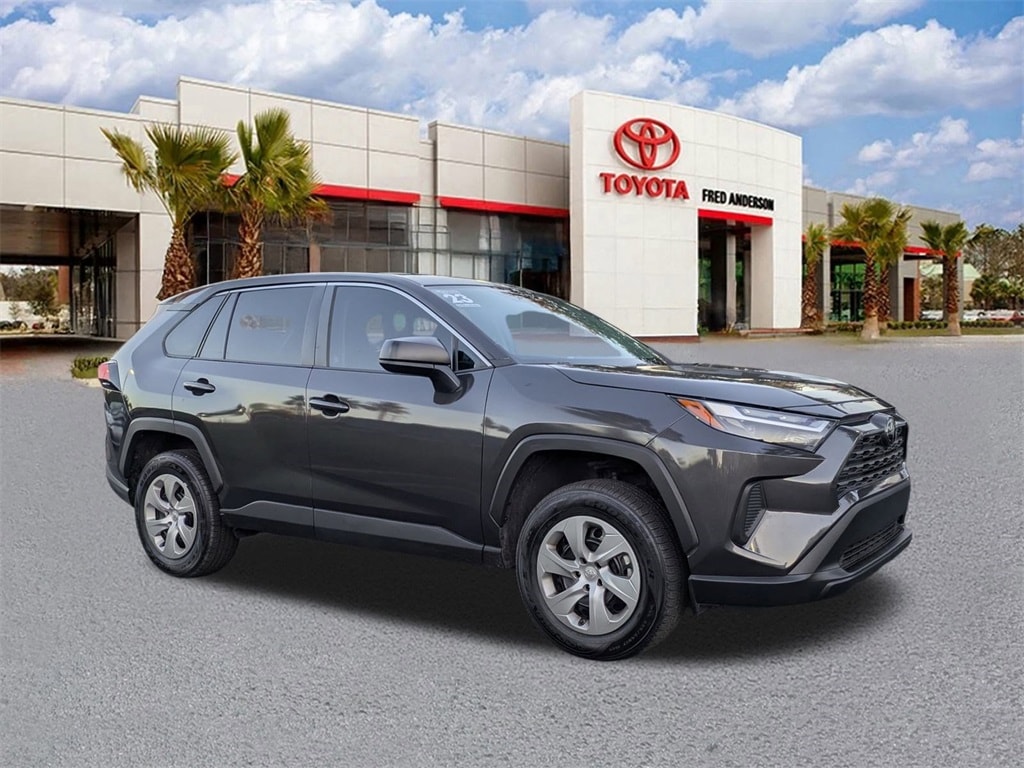 2023 Toyota RAV4 LE's photo