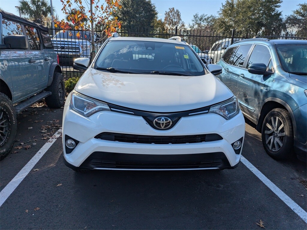2018 Toyota RAV4 XLE photo 2