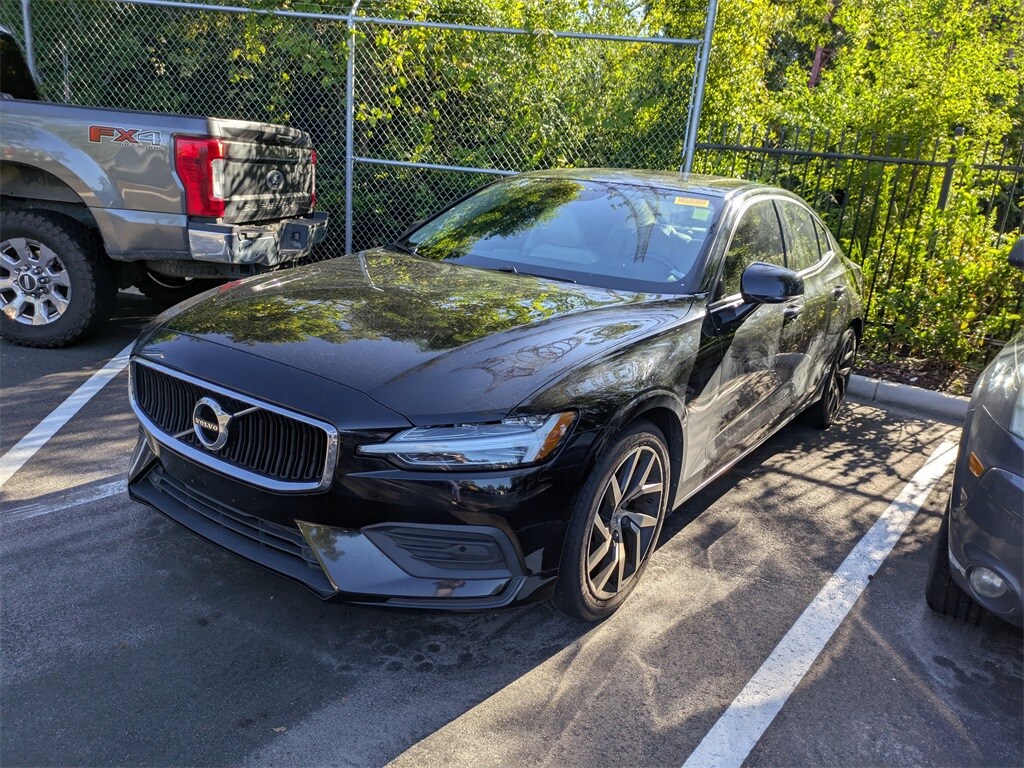 2020 Volvo S60 T5 Momentum photo 3