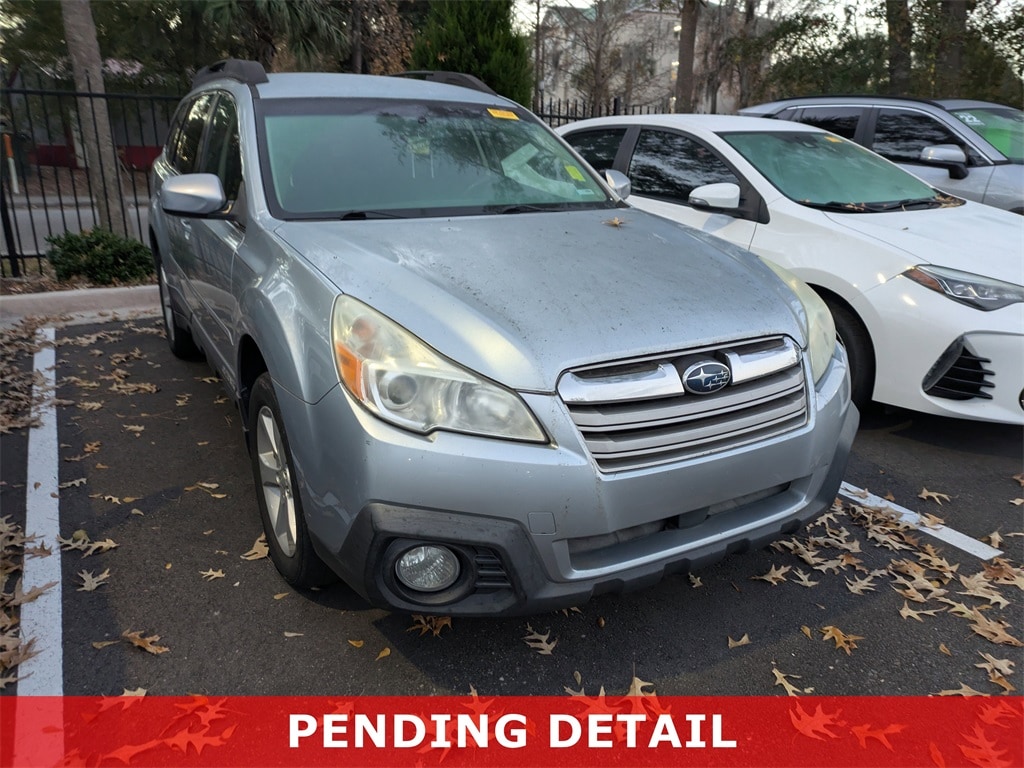 2013 Subaru Outback Premium's photo