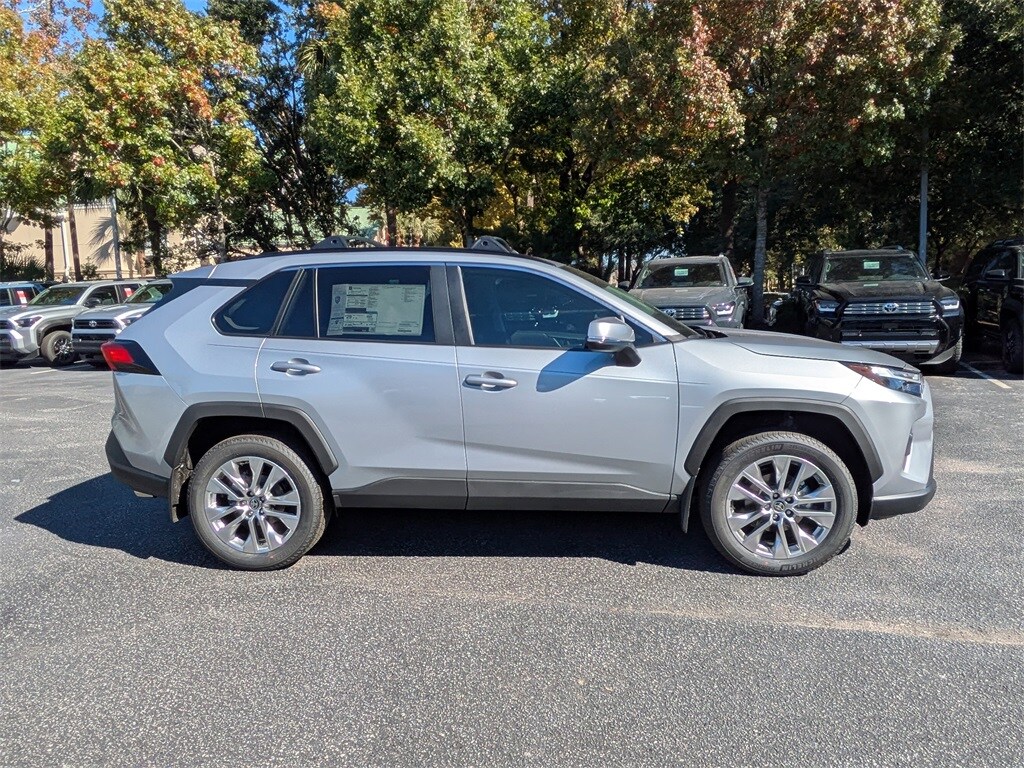 2025 Toyota RAV4 XLE Premium photo 2